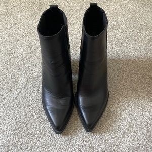 Heeled Chelsea boots